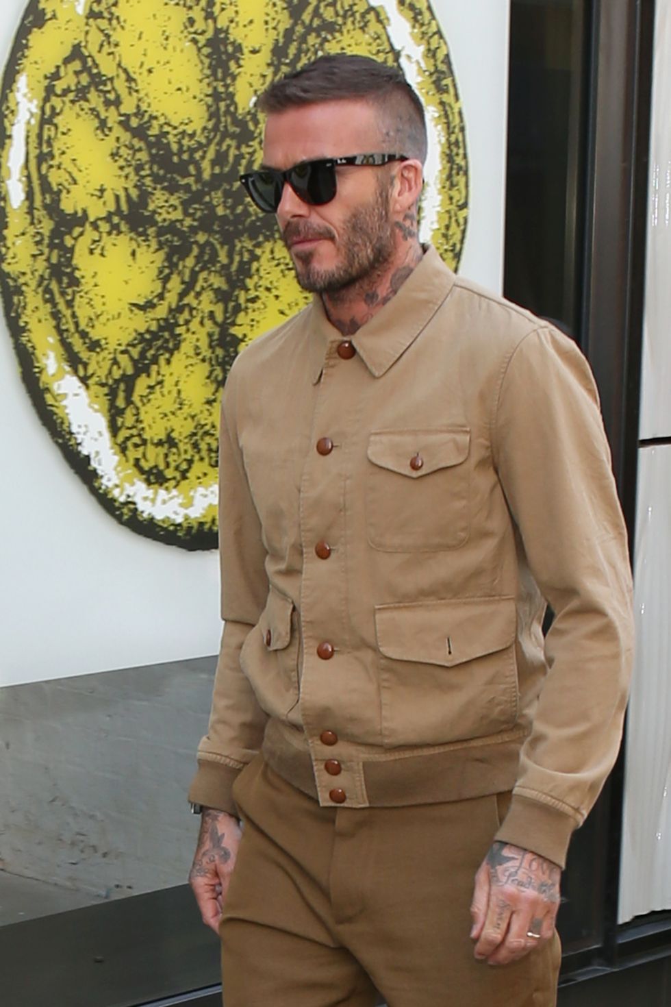 David Beckham con barba de varios días