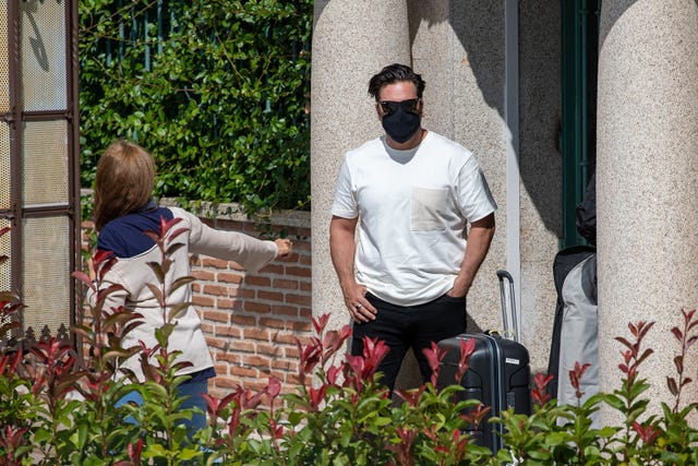 david bustamante durante el rodaje de como sapiens