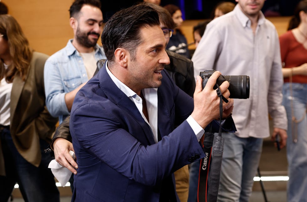 david bustamante en la rueda de prensa de tu cara me suena