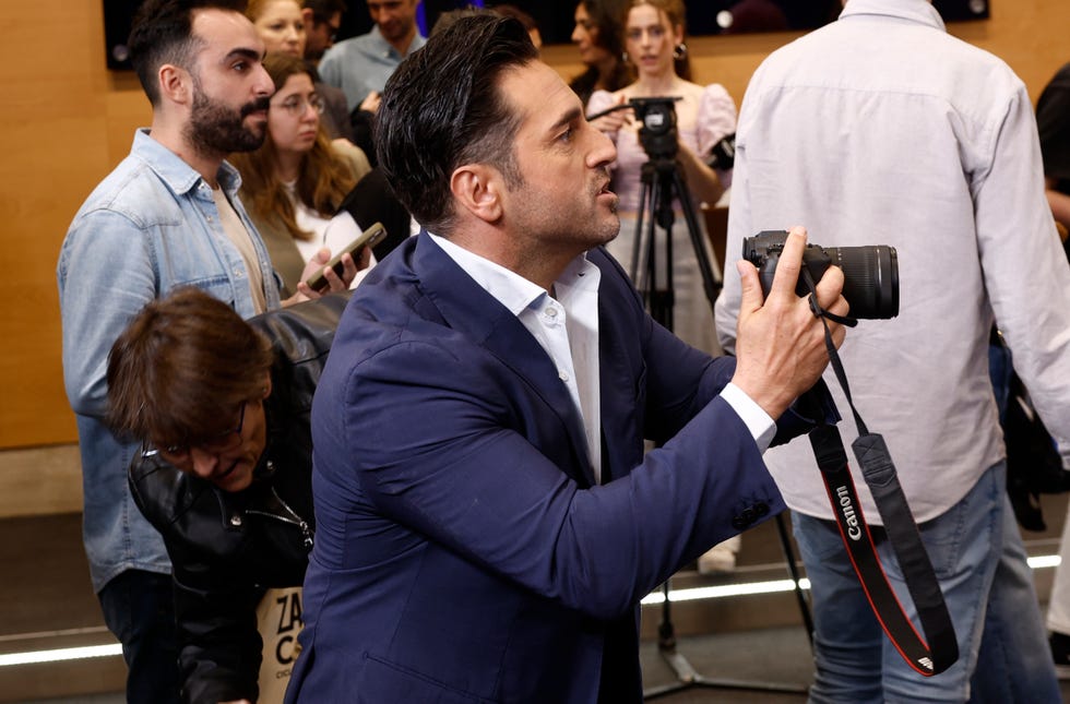 david bustamante en la rueda de prensa de tu cara me suena