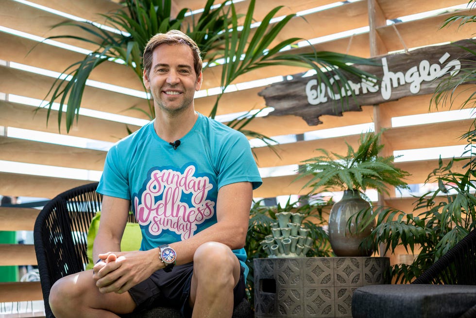 Houseplant, Vacation, Plant, Sitting, Leisure, Smile, Arecales, T-shirt, 