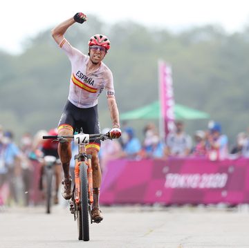 david valero celebra su bronce en mountain bike en los juegos olímpicos de tokio 2020