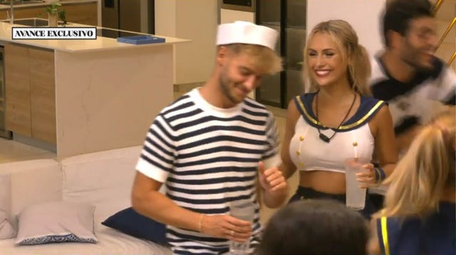 david vaquero cae en la tentación y se besa con maría en la isla de las tentaciones 6
