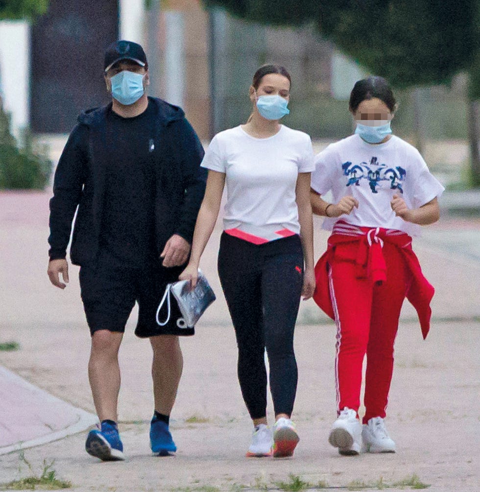 david bustamante pasea con su hija daniella y su novia, yana olina