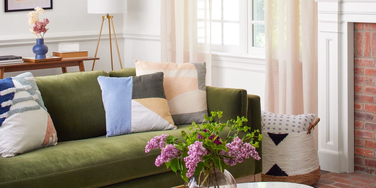 The Rules of Throw Pillows, According to Experts