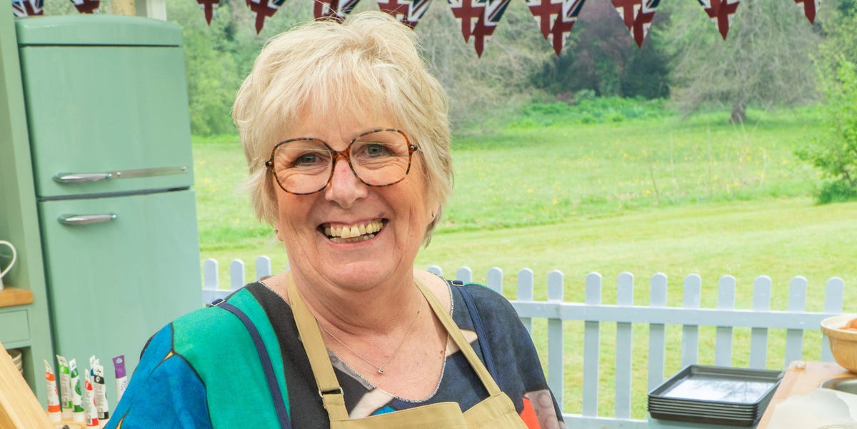 Paul Hollywood pays tribute to Bake Off contestant Dawn Hollyoak after her death Paul Hollywood pays tribute to Bake Off contestant Dawn Hollyoak after her death