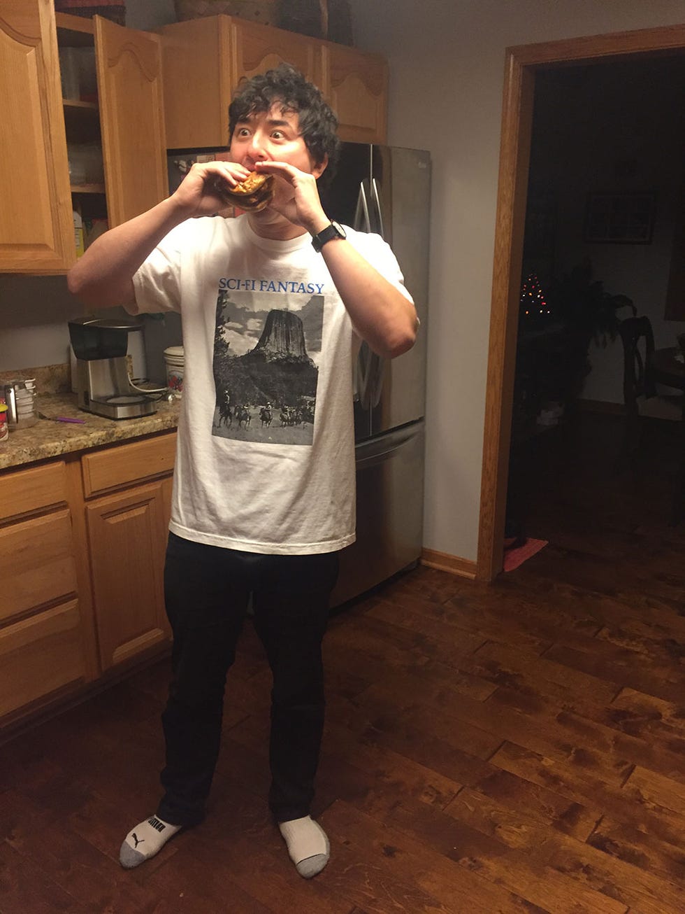 Shoulder, Standing, Arm, Leg, Joint, T-shirt, Fun, Room, Floor, 