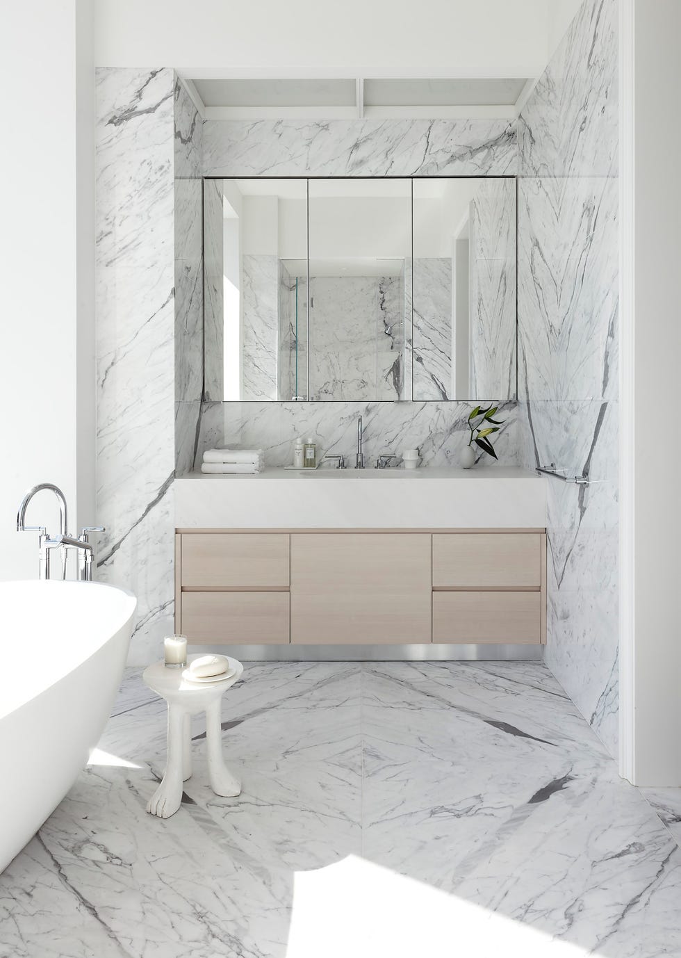 Bathroom, White, Tile, Room, Property, Floor, Interior design, Bathroom accessory, Plumbing fixture, Bathroom cabinet, 