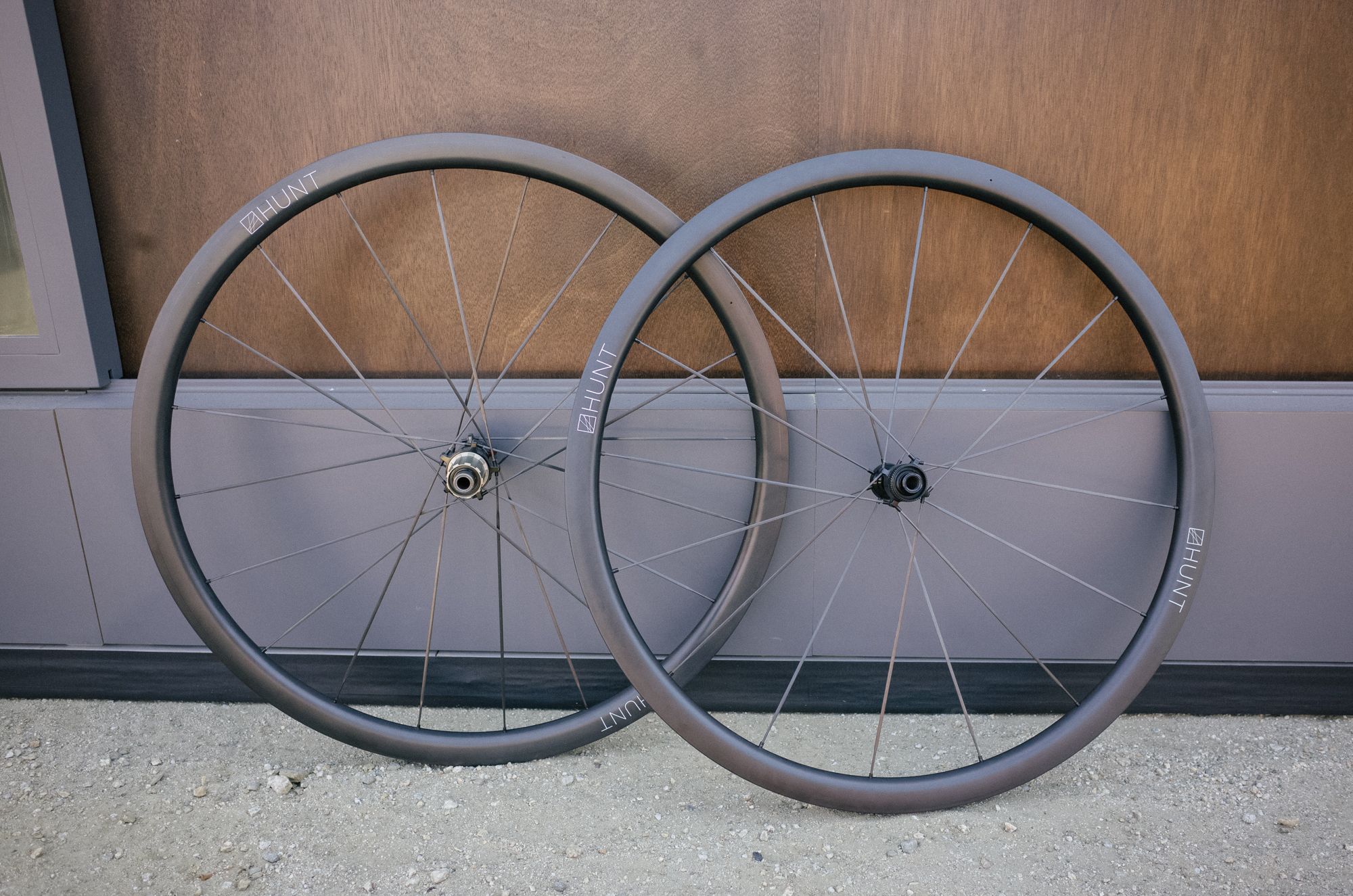 Carbon spoke clearance wheels