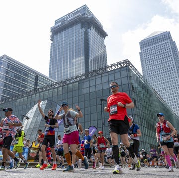 group people running through canary wharf during the 2025 tcs london marathon group people running through canary wharf during the 2025 tcs london marathon
