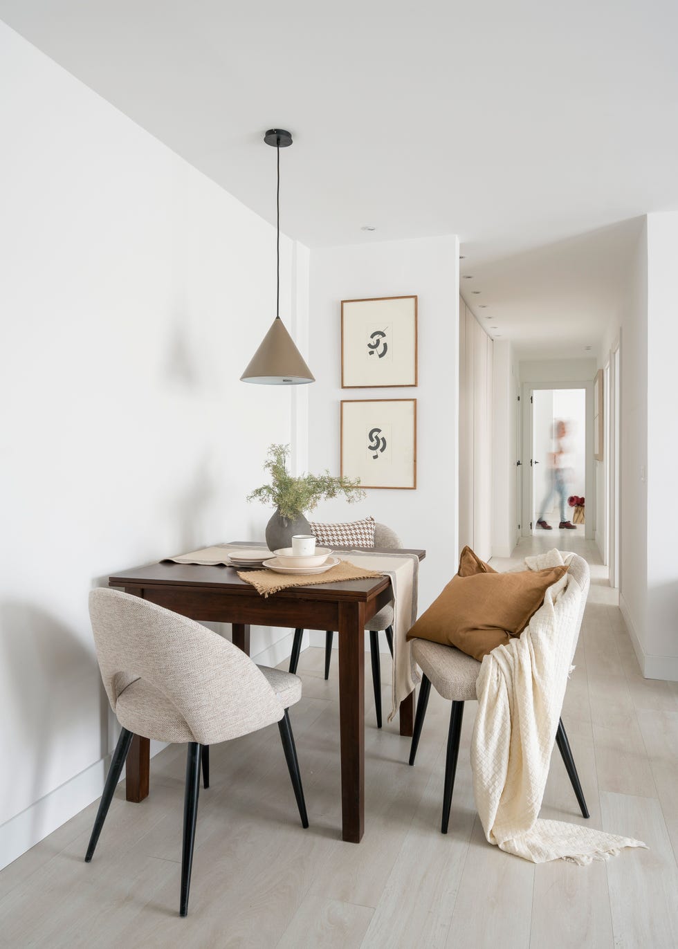 una transformacion sorprendente, de espacios oscuros a una vivienda luminosa y funcional en bilbao