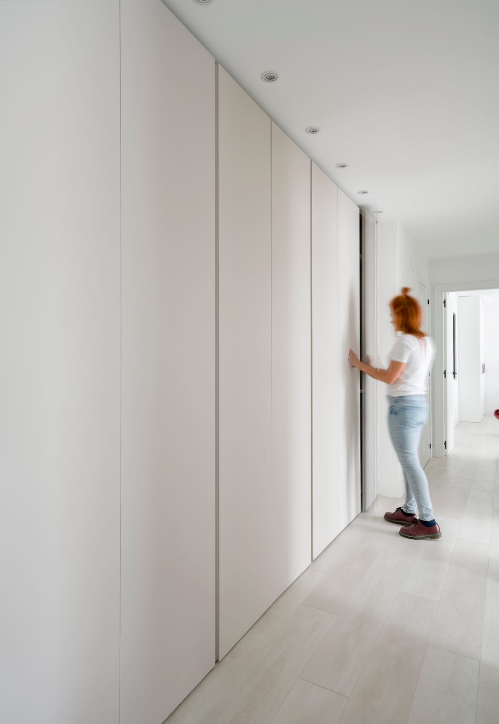 una transformacion sorprendente, de espacios oscuros a una vivienda luminosa y funcional en bilbao
