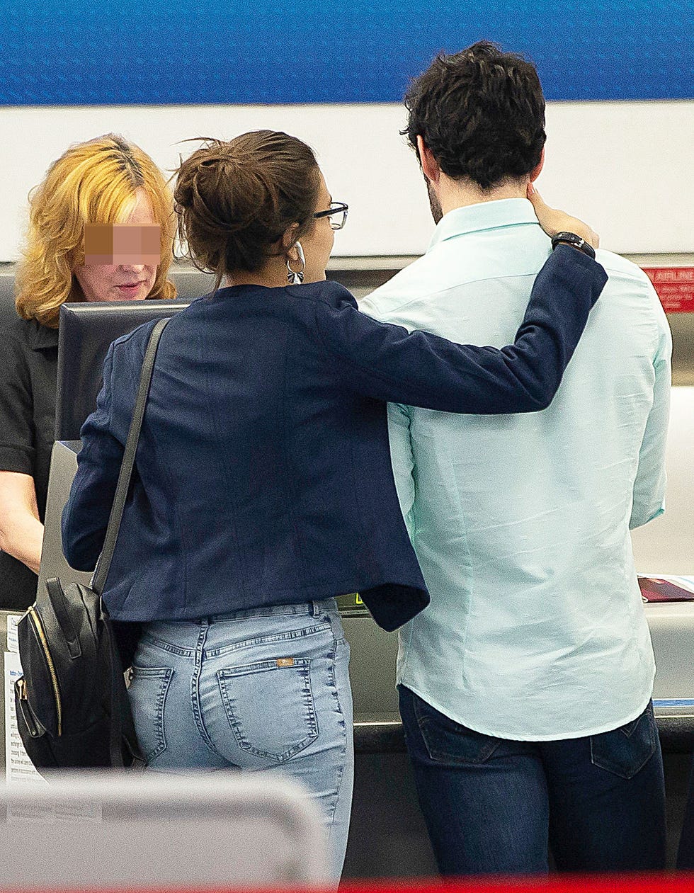 Miguel Ángel Muñoz y Ana Guerra facturando en aeropuerto Miami