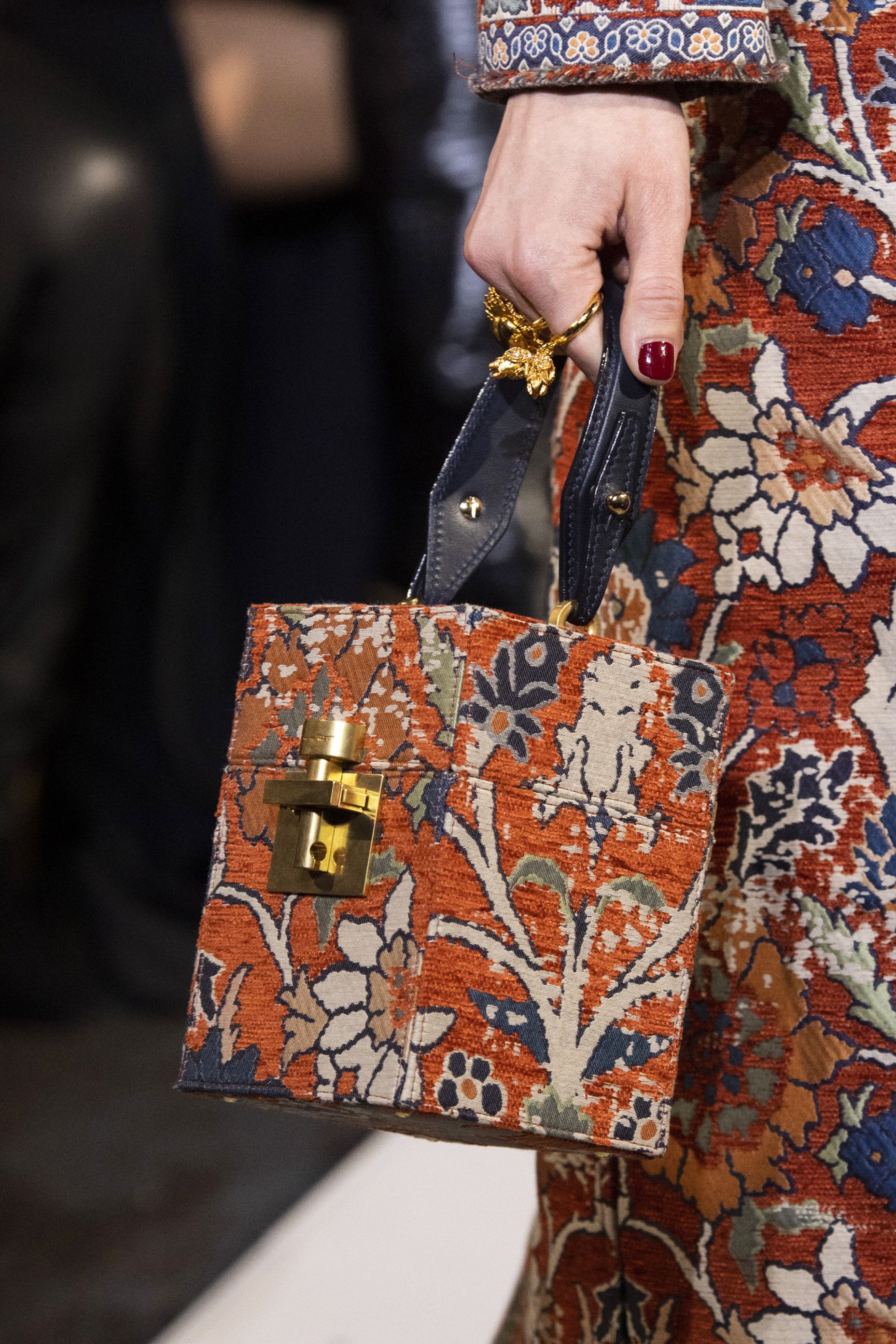 13 Fall Bag Trends 2019 Top Fall Accessory Runway Trends For Women