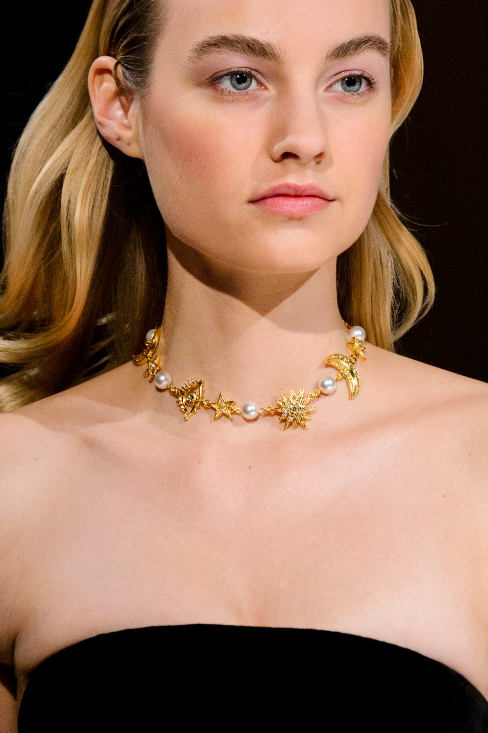 Hair, Jewellery, Beauty, Fashion, Hairstyle, Fashion model, Necklace, Fashion accessory, Chin, Lip, 