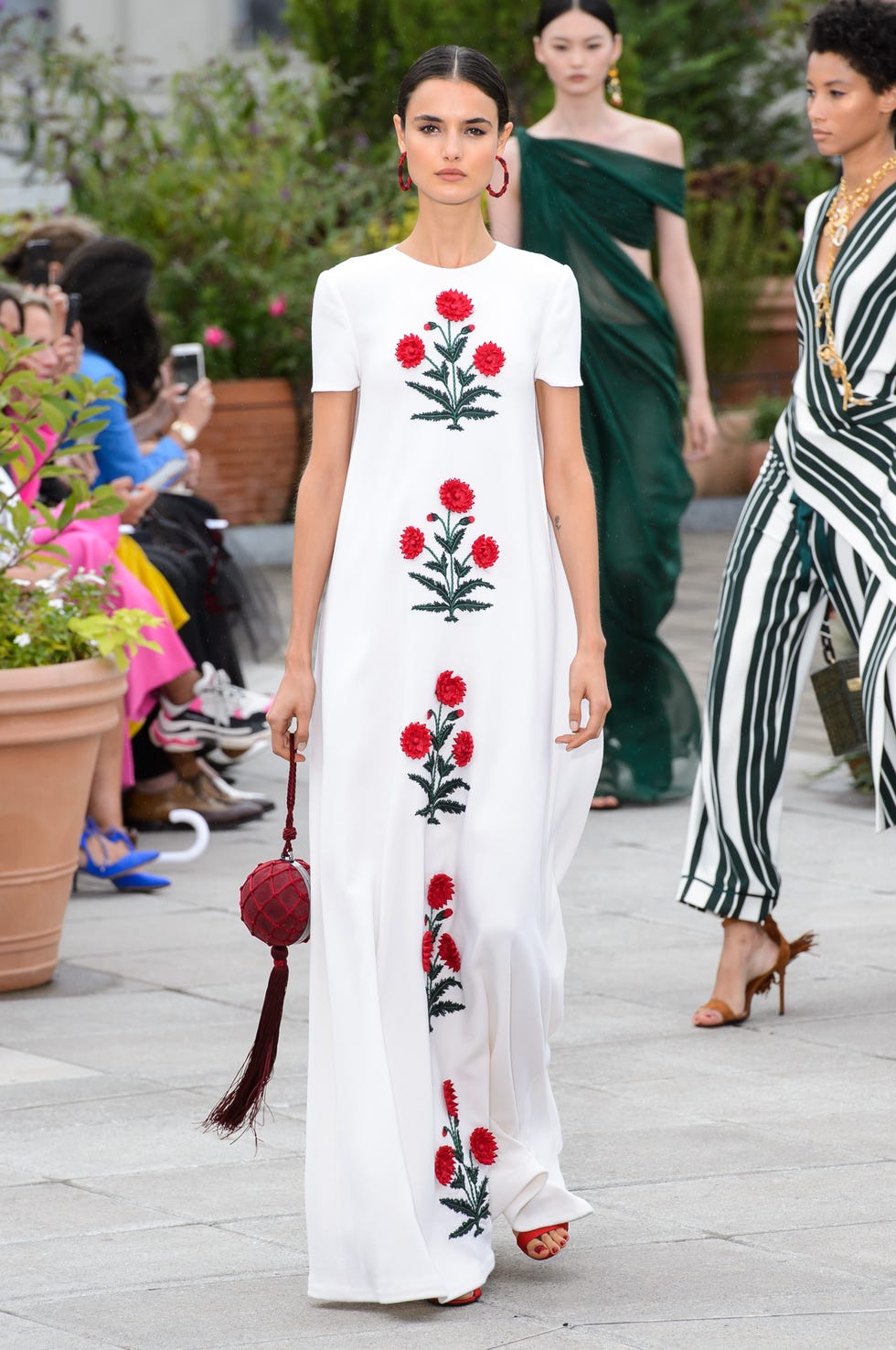 Oscar de la Renta Loosens Up