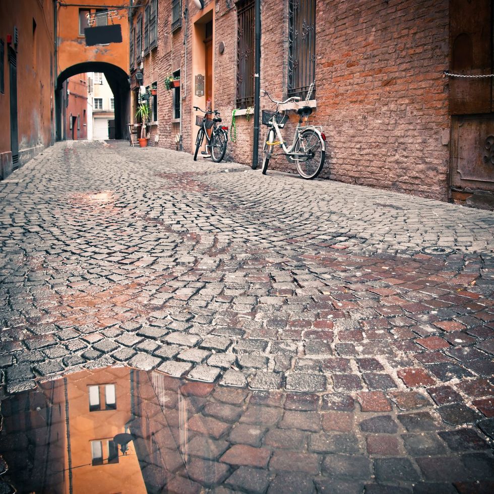 Een van de vele oude straatjes in Ferrara