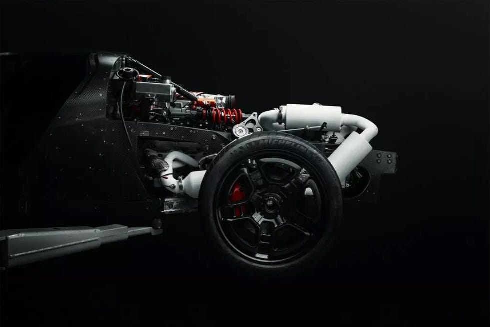 de-tomaso-p72-produccion-3-67697934abda0.jpg