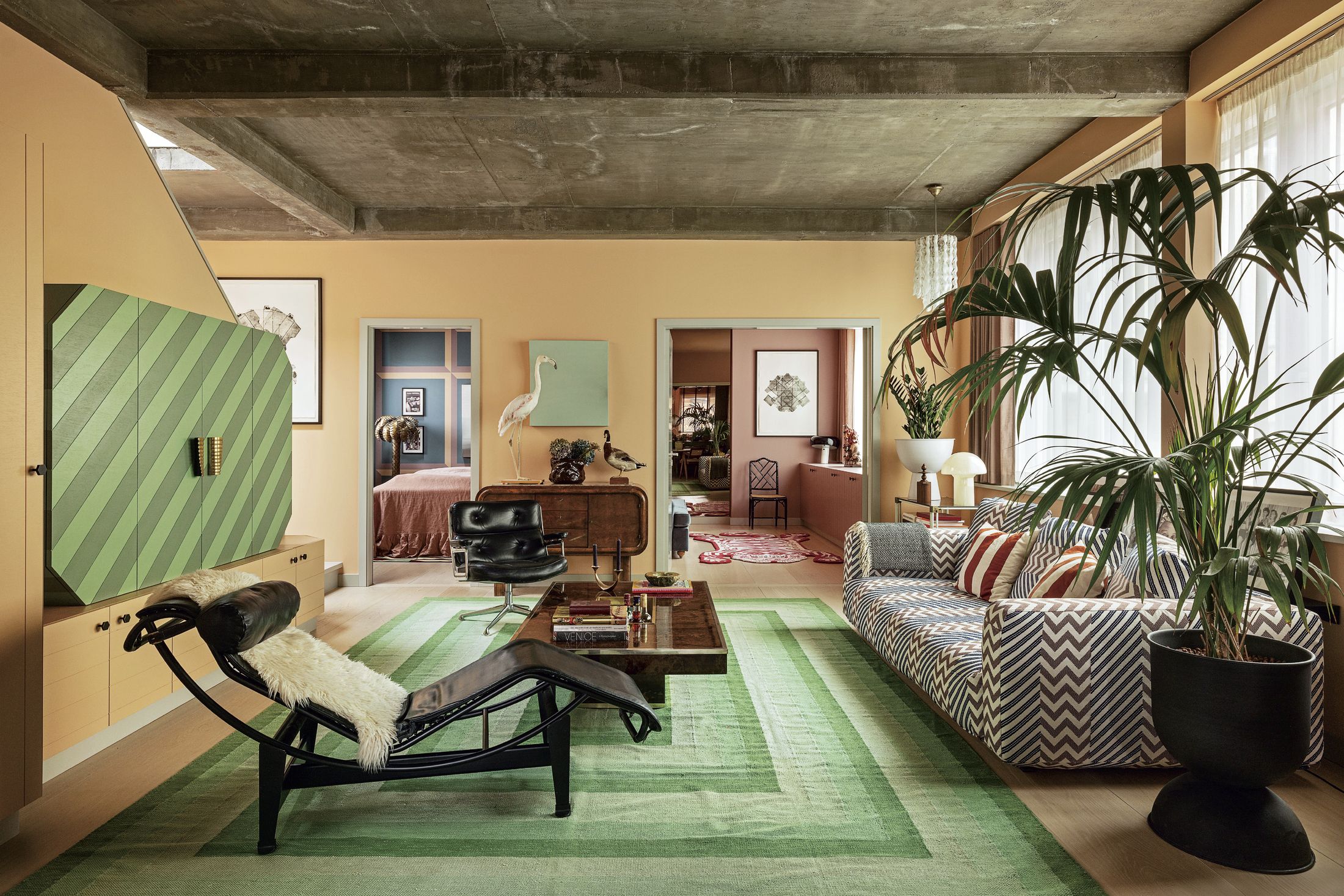 ルームツアー】建築家の記憶を彩るカラーパレット | ELLE DECOR