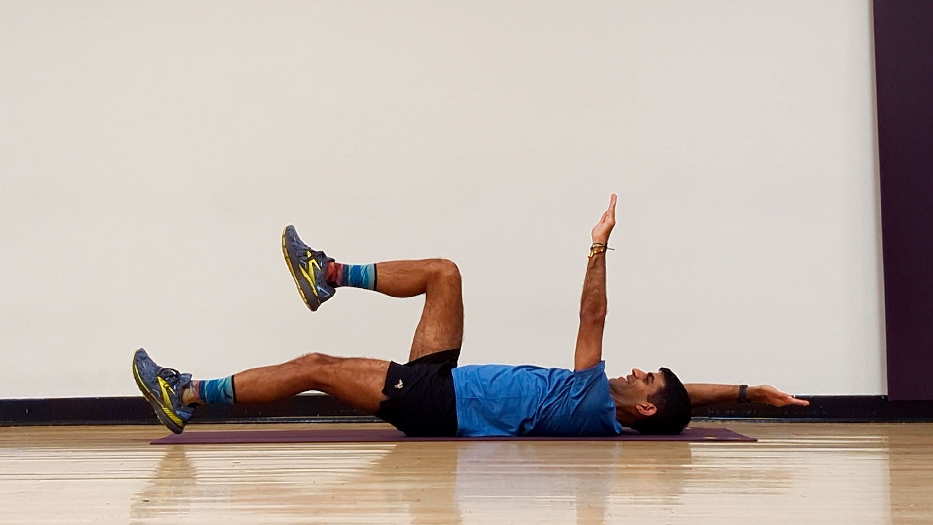 leg stretch & side plank with moving knee