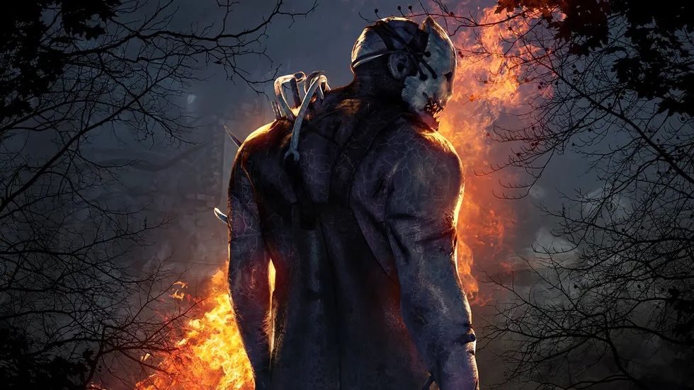 En la portada de Dead by Daylight, un asesino enmascarado está de espaldas a la cámara, con una llama frente a él.