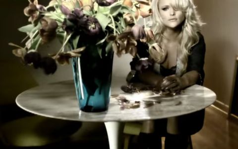 Table, Glass, Petal, Vase, Flowerpot, Cut flowers, Artificial flower, Artifact, Blond, Still life photography, 