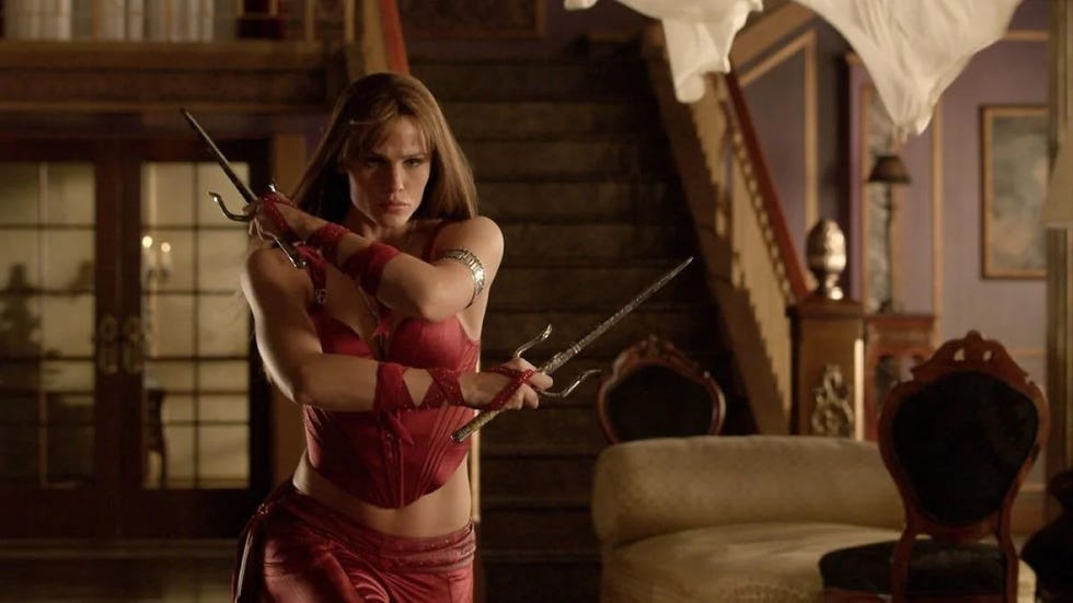 jennifer garner wielding weapons as elektra in a scene from elektra