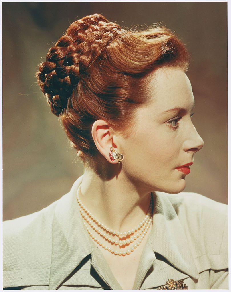 11 Easy Vintage Hairstyles That Are a Cinch to Do — We Promise – SheKnows