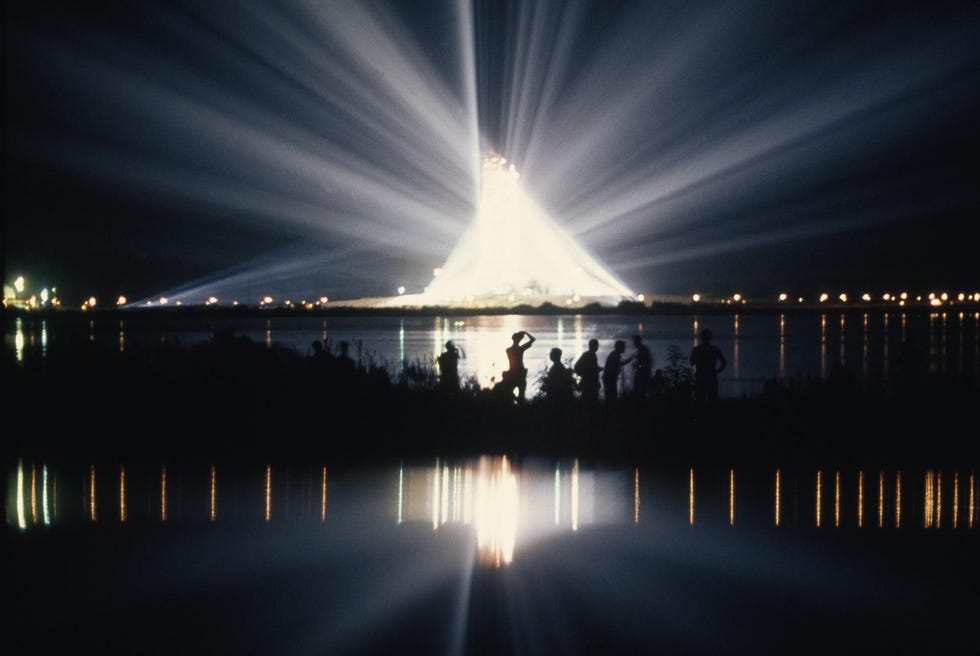 Altijd al een inkijkje willen krijgen hoe een ruimtereis tot stand komt In Launch America Misson To Space Live wordt je meegenomen in de missie van NASA en SpaceX naar het ruimtestation ISS