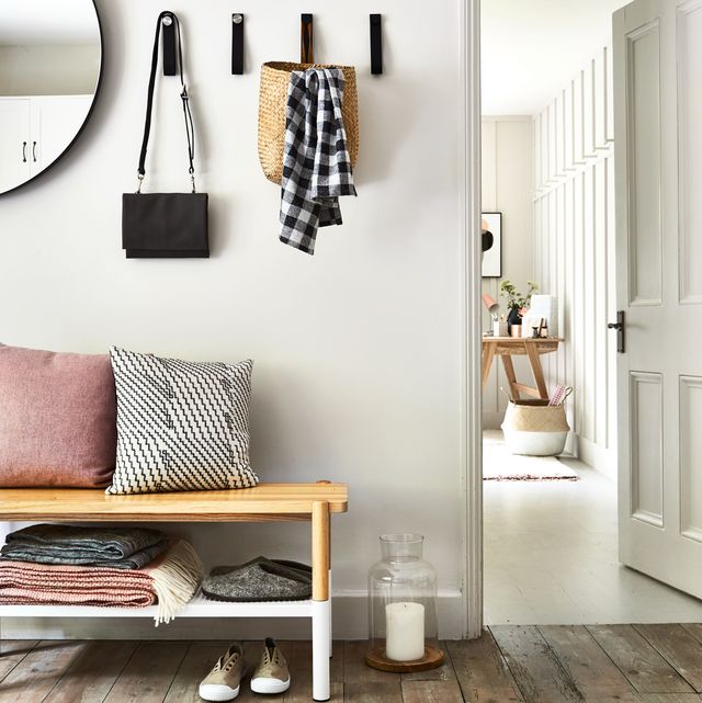 How to Declutter Your Small Entryway in 2024