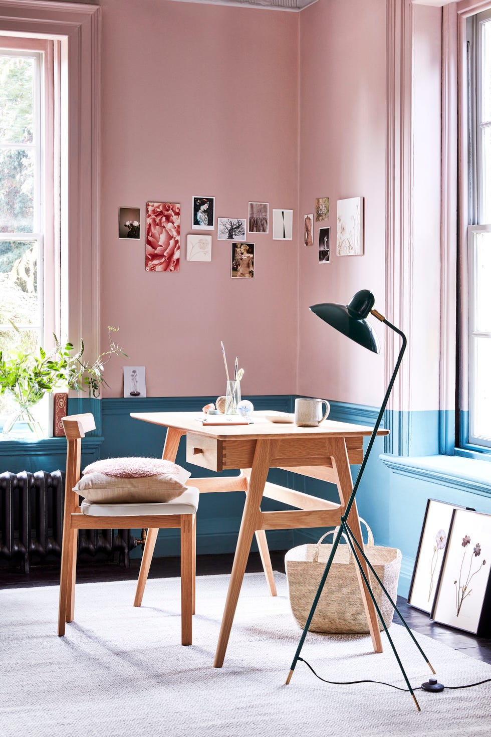 home office, wooden desk with pink and blue walls