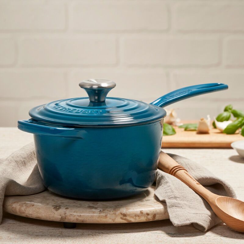 gå på arbejde handicappet At søge tilflugt Le Creuset Is Discontinuing Deep Teal—and Having a Major Sale