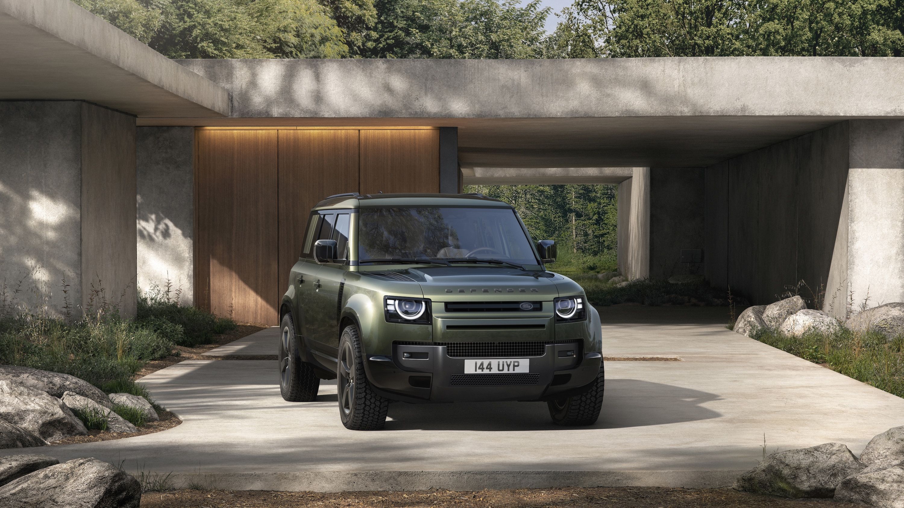 Land Rover Defender 2026 Unveils New Colors and Lighting Upgrades 