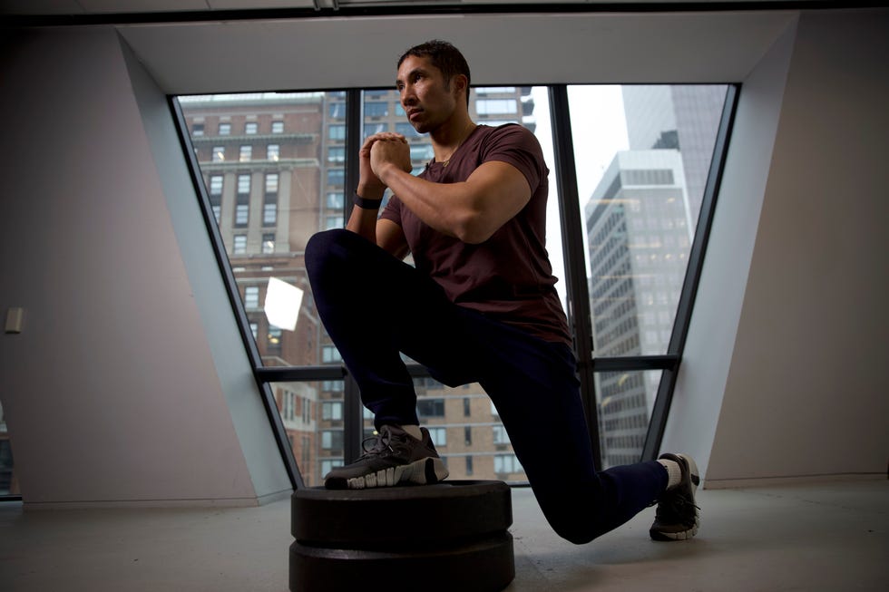Methods to Do the Deficit Reverse Lunge Leg Day Train for Muscle Methods to Do the Deficit Reverse Lunge Leg Day Train for Muscle