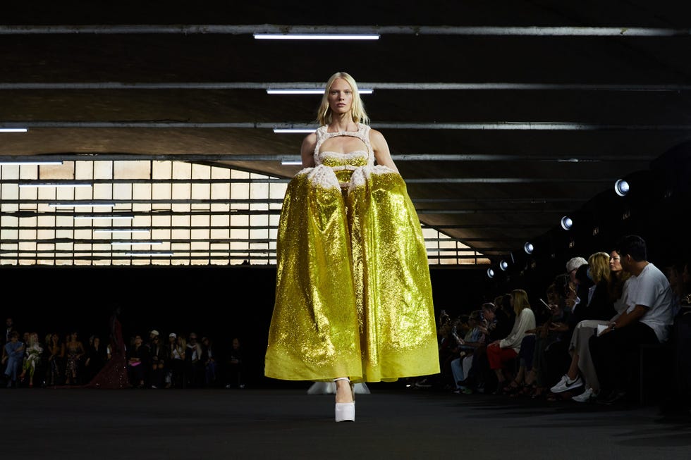 MILAN, ITALY SEPTEMBER 21 A model walks the runway at the Del Cor fashion show during Milan Fashion Week Womenswear Spring Winter 2023 on September 21, 2022 in Milan, Italy Photo by Pietro D'Apranoghetti Images.