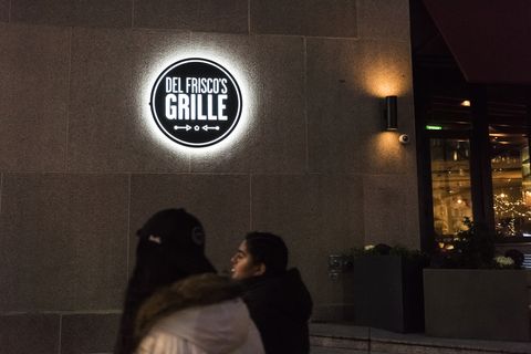del friscos grille restaurants open christmas day