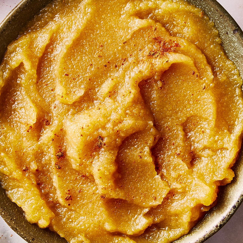 a mix of sweet and tart apples cooked with a little water, apple cider vinegar, and cinnamon and blended until smooth