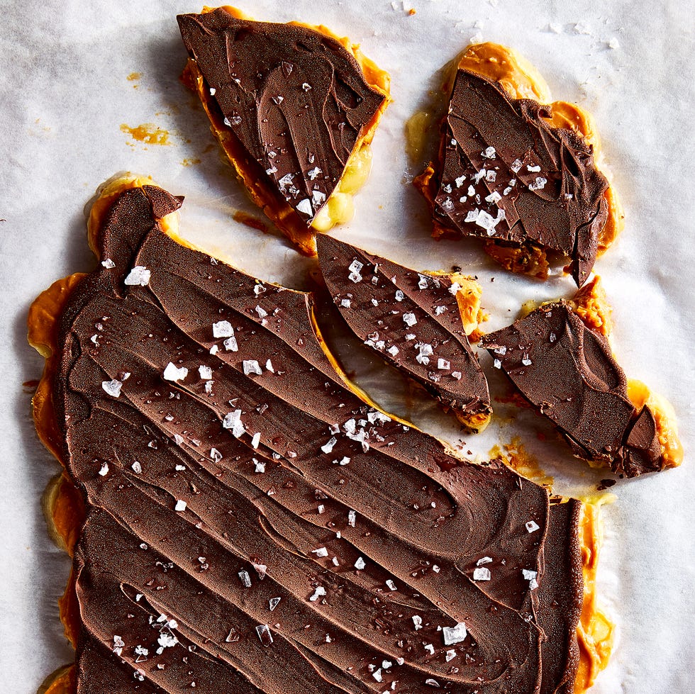 a layer of bananas gets covered in smooth, unsweetened peanut butter, then drizzled with melted chocolate and frozen until stiff enough to snap into single servings