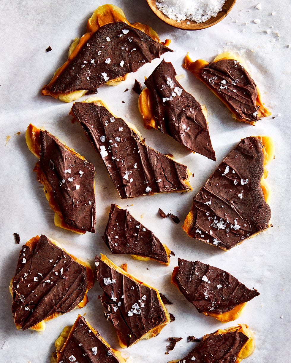 a layer of bananas gets covered in smooth, unsweetened peanut butter, then drizzled with melted chocolate and frozen until stiff enough to snap into single servings