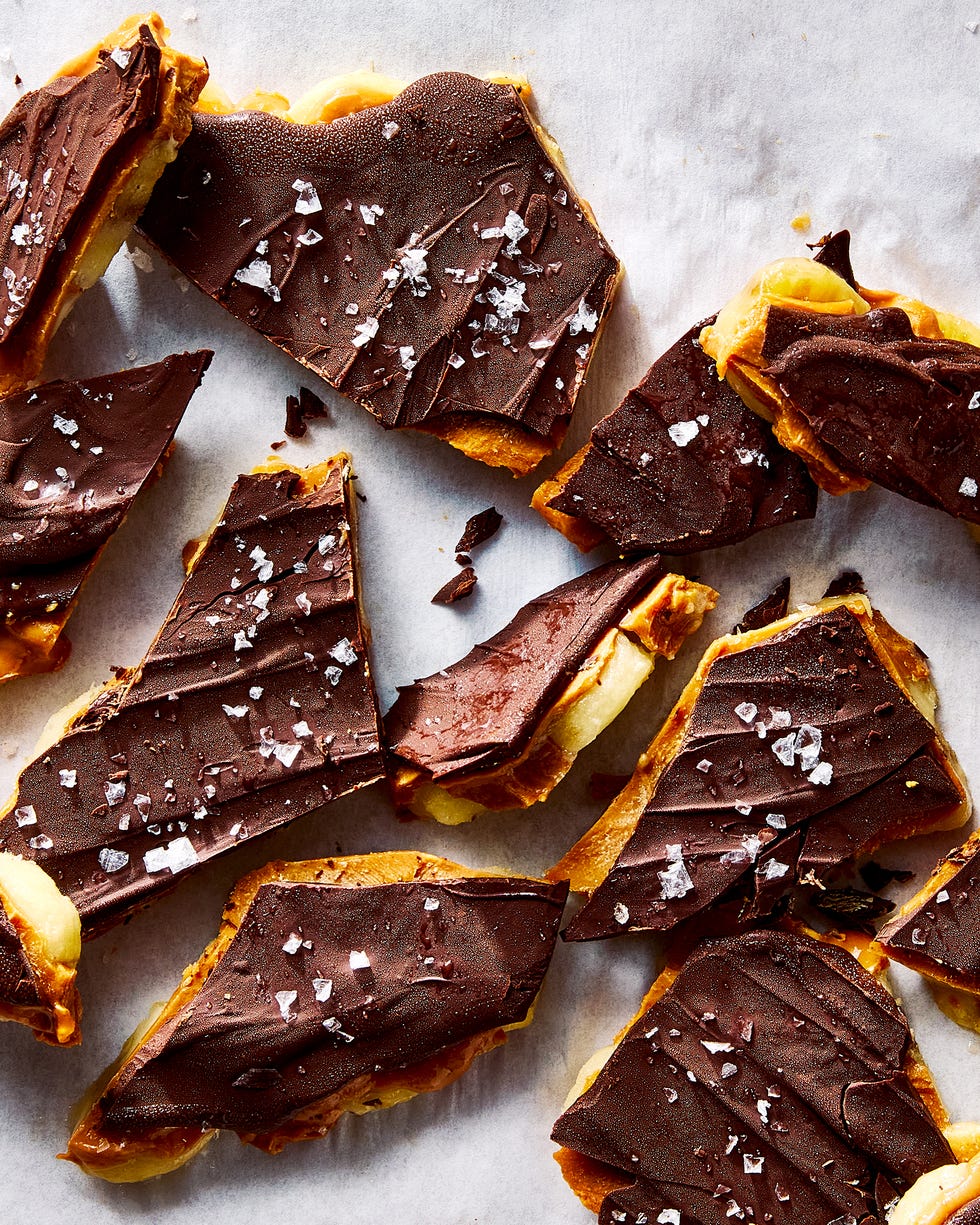 a layer of bananas gets covered in smooth, unsweetened peanut butter, then drizzled with melted chocolate and frozen until stiff enough to snap into single servings