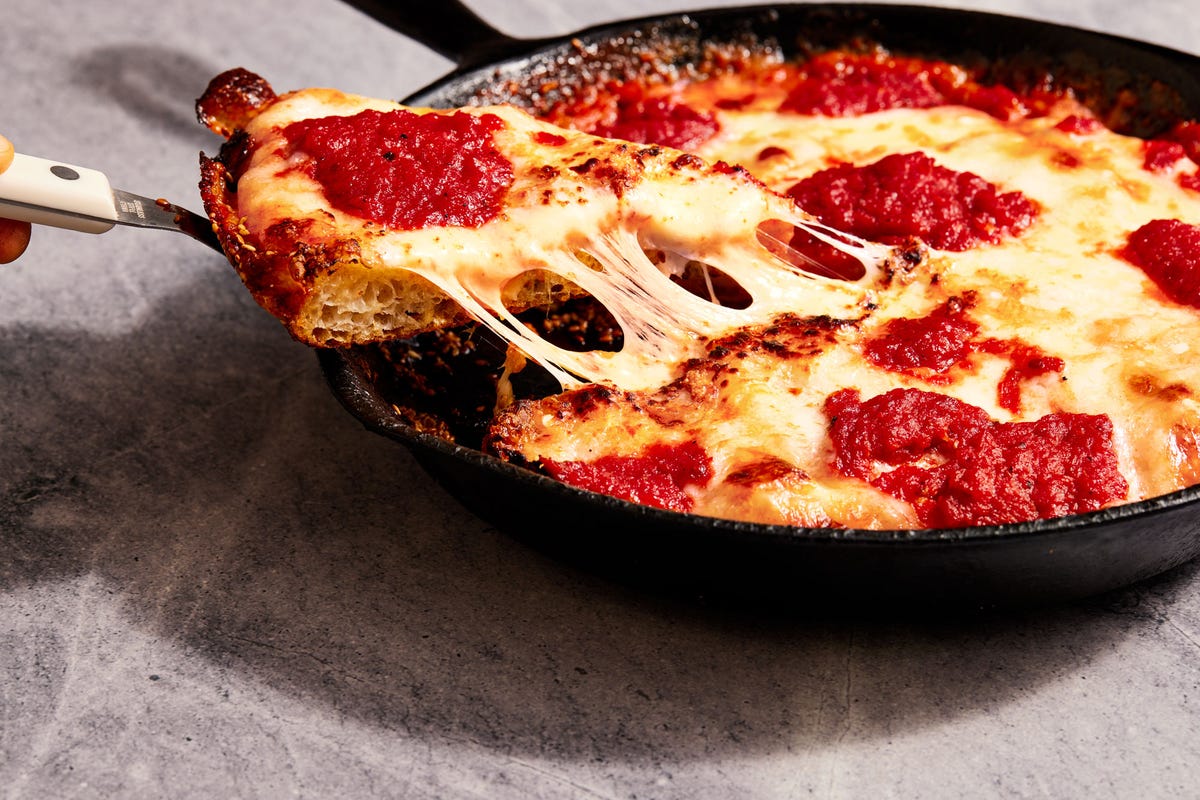 This collapsible pizza pack container is a genius way to store multiple  slices