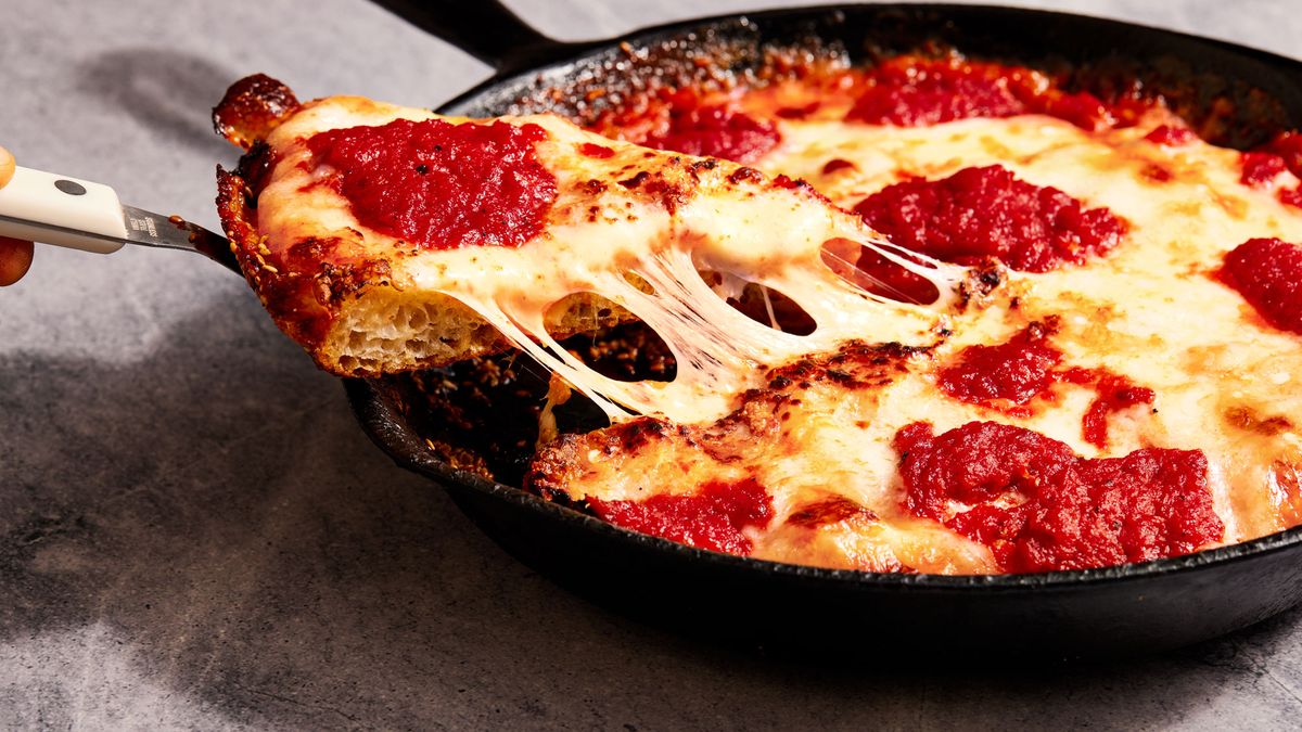 Best Pan Pizza Recipe - How To Make Pan Pizza In A Skillet