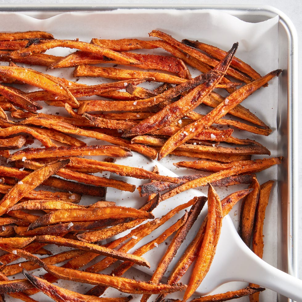 Spiced Crispy & Curly Sweet Potato Fries - Sprinkle of Green