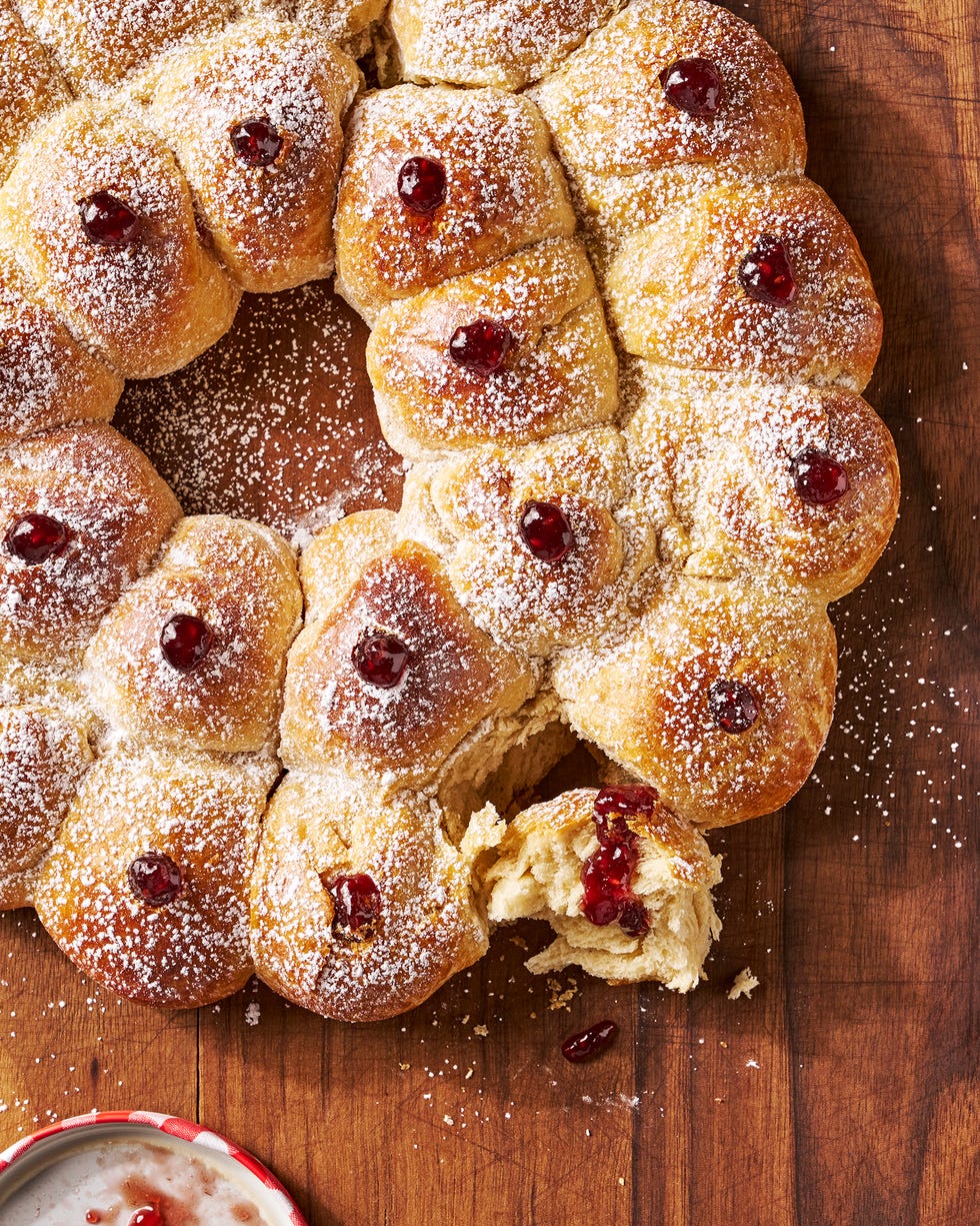 easy pull apart baked donut ring with berry jam filling