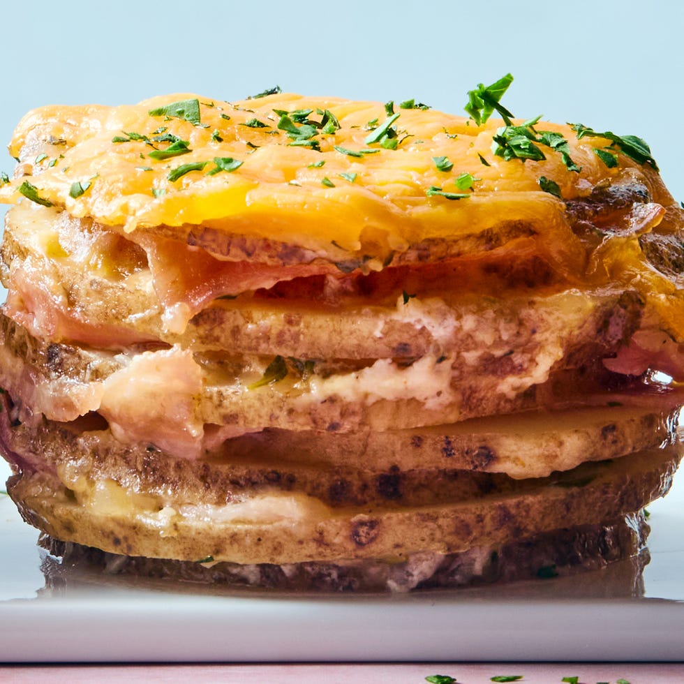 layers of russet potatoes soaked in fresh thyme, seasoned half and half, and parmesan layered thinly sliced ham and topped each with melty cheddar cheese