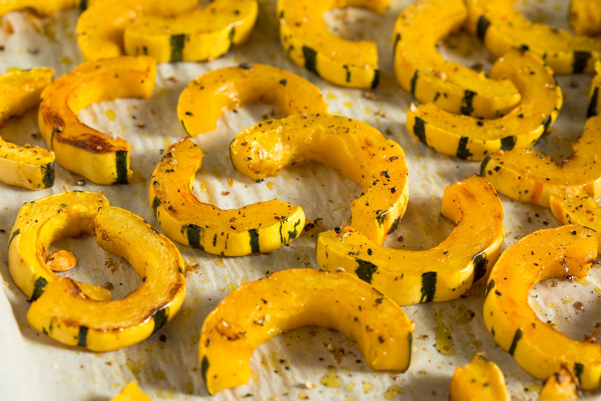 https://hips.hearstapps.com/hmg-prod/images/delicata-squash-recipes-64bfe010a4a52.jpg?crop=1.00xw:0.752xh;0,0.161xh&resize=1200:*