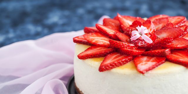 delicious cheesecake with fresh strawberries