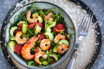 ensalada de gambas y aguacate