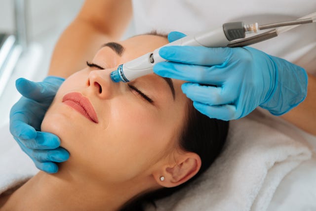 What Is a HydraFacial? - Skincare Benefits, Cost, and Risks of HydraFacial  Treatment