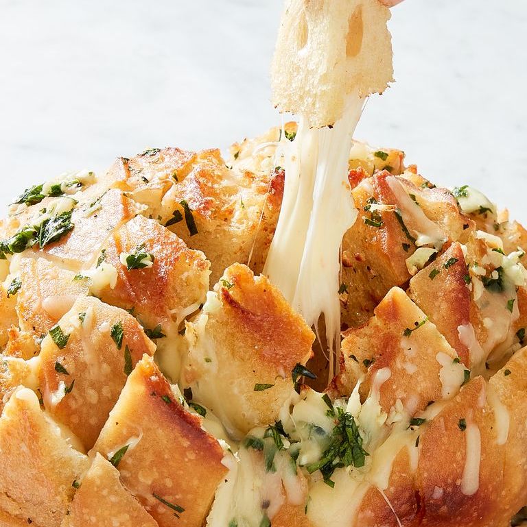 cheesy garlic pullapart bread  delishcom